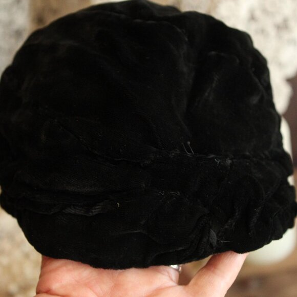 Vintage 1920s Cloche Hat, Black Velvet Southern California Modes Victoria main image 5